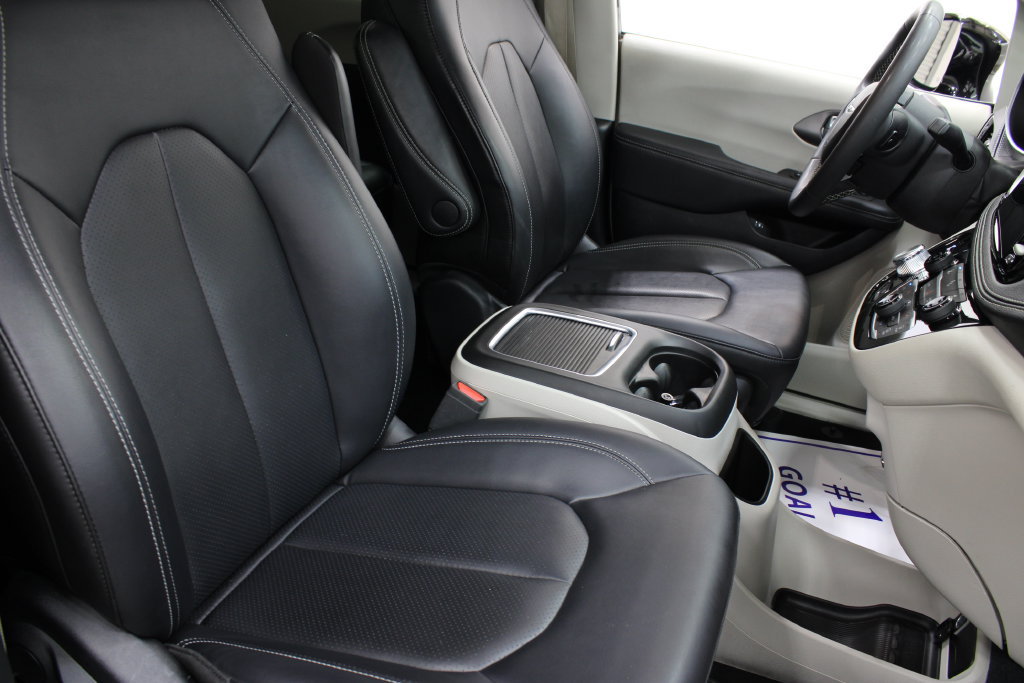 Used 2024 Chrysler Pacifica Limited FWD image 26