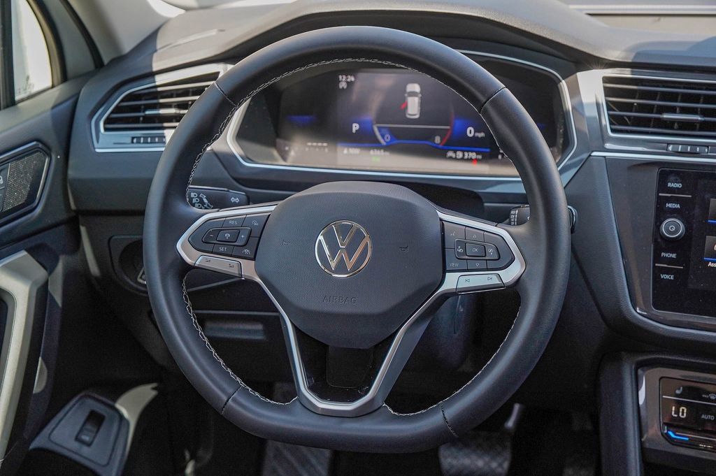 Used 2024 Volkswagen Tiguan SE image 27