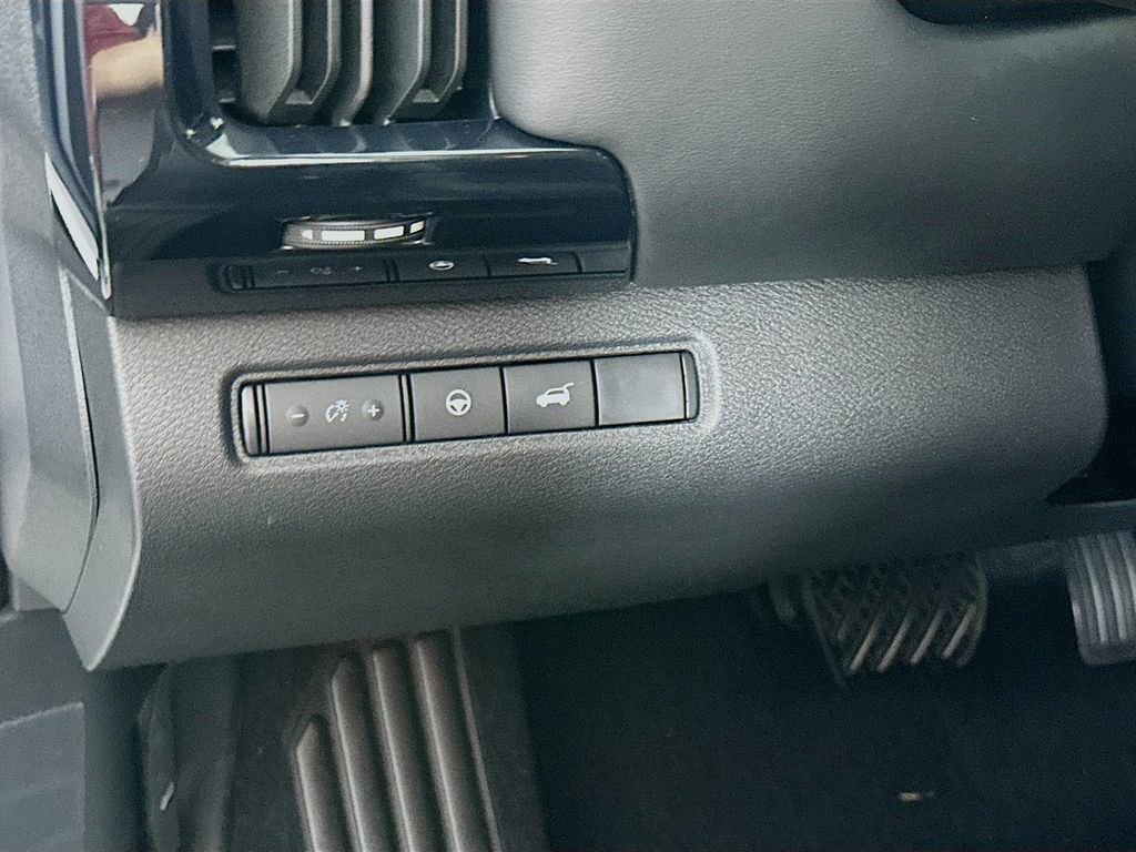 New 2025 Nissan Pathfinder SV image 15