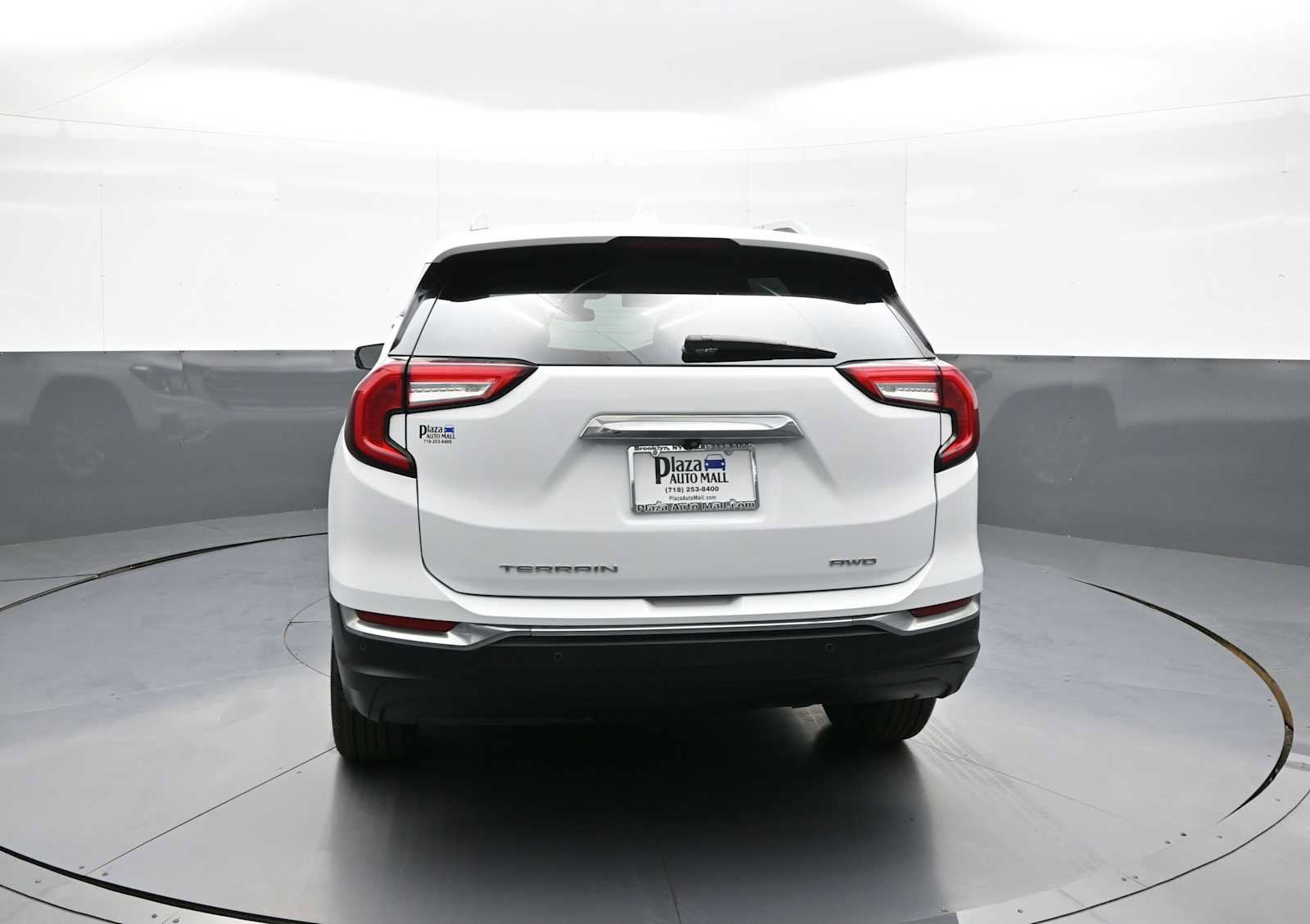 Used 2022 GMC Terrain SLT w/ Infotainment Package II AWD/4WD image 7