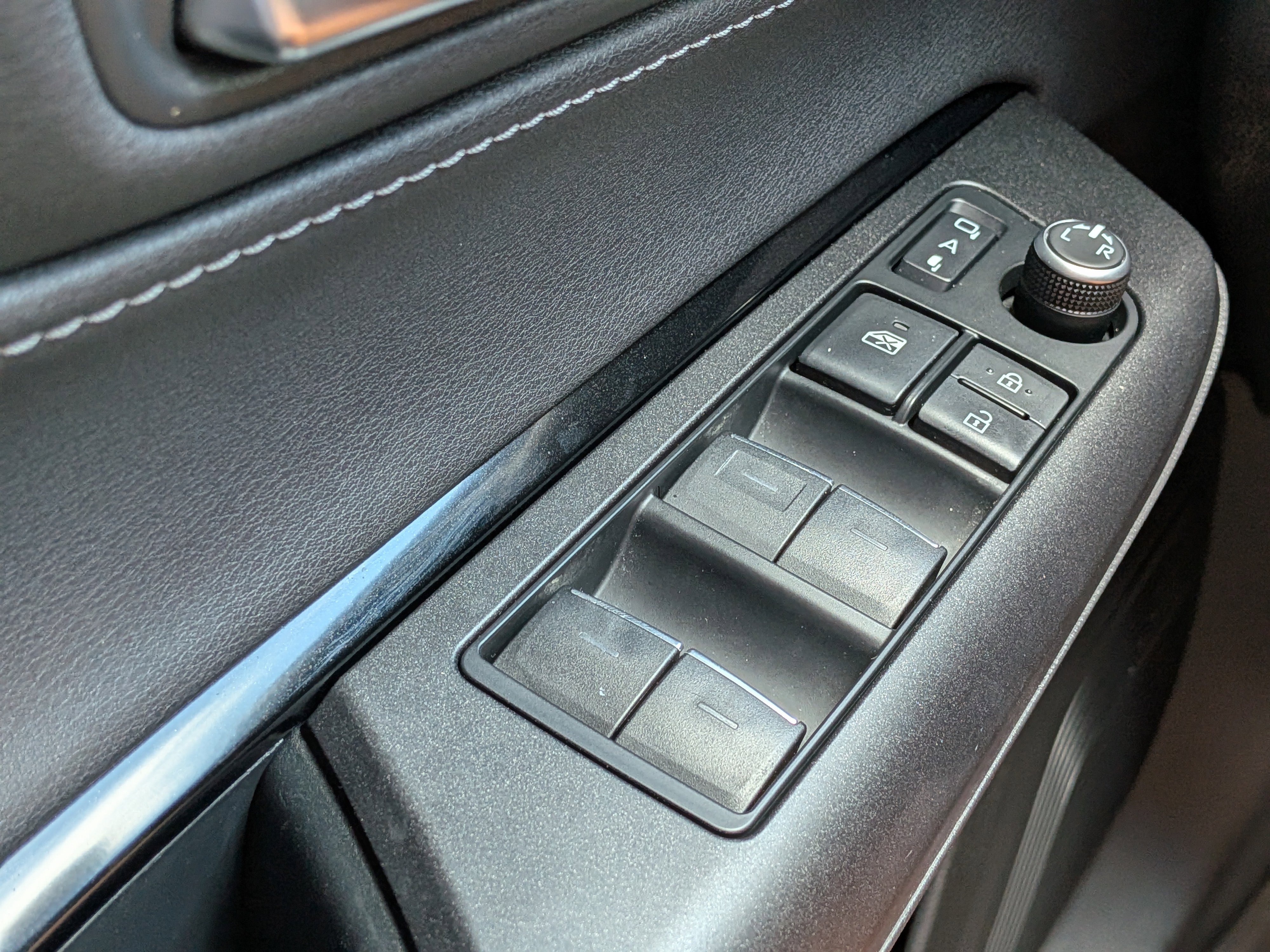 Used 2021 Toyota Venza LE image 23