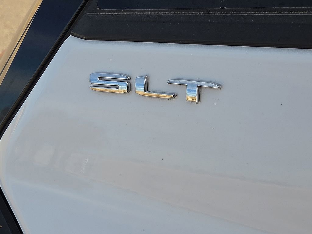 Used 2024 GMC Terrain SLT image 16