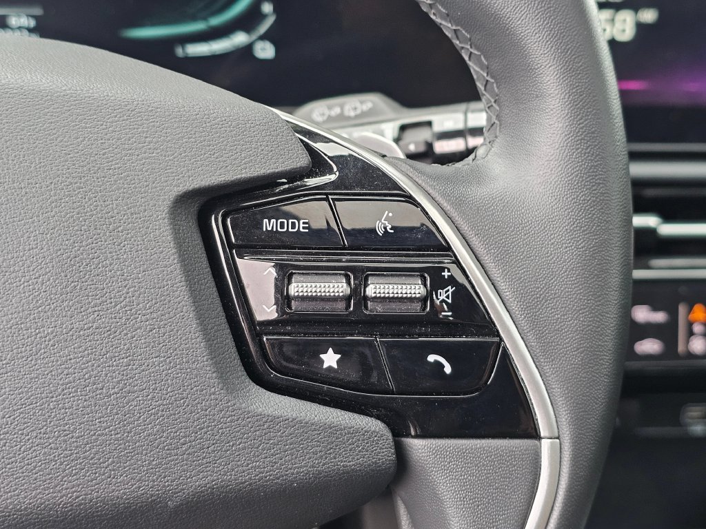Used 2023 Kia Niro EX Touring FWD image 27