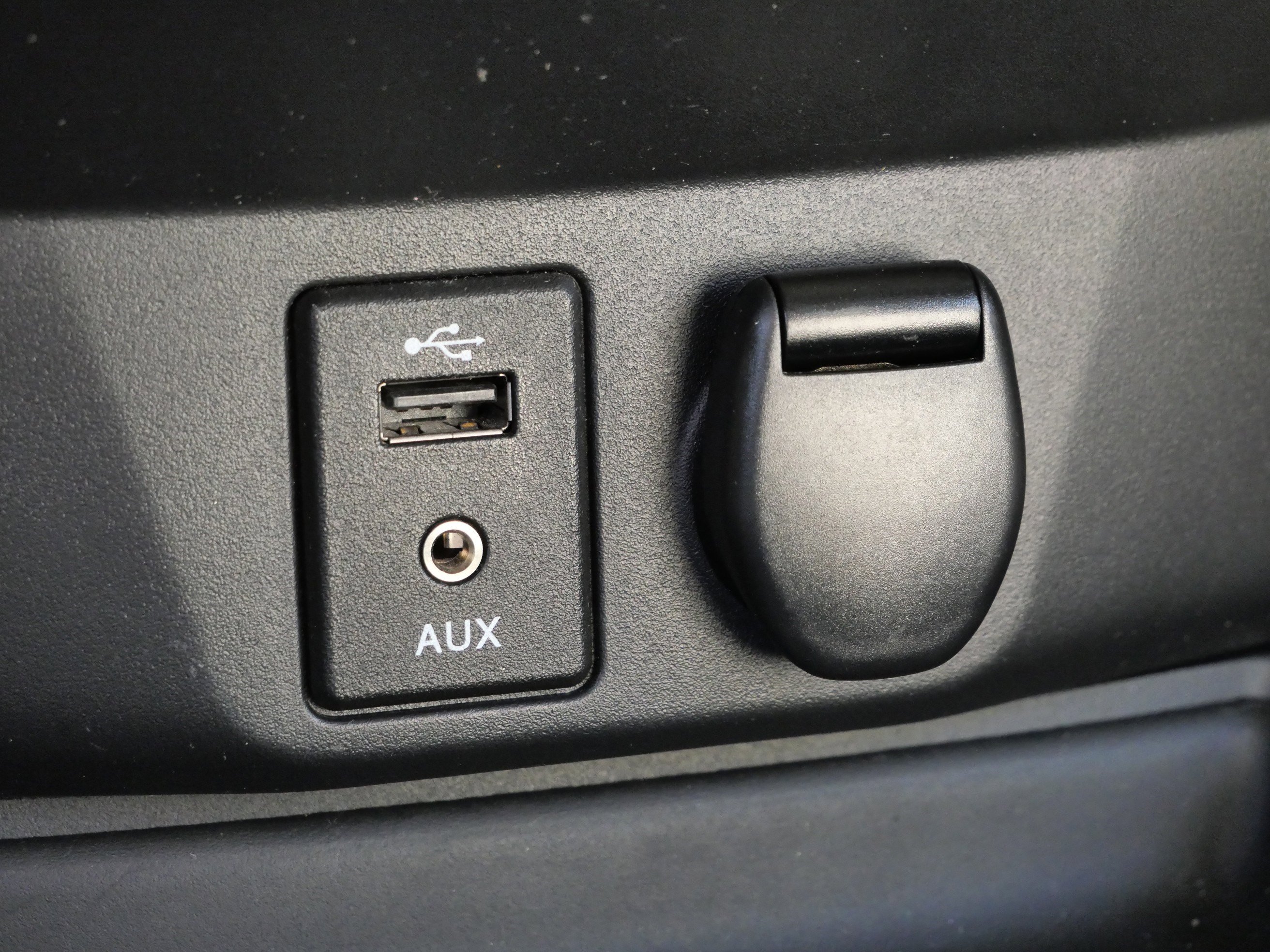 Used 2015 Nissan Rogue S image 27