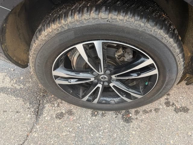 Used 2019 Volvo XC60 T6 Momentum w/ Multimedia Package AWD/4WD image 6