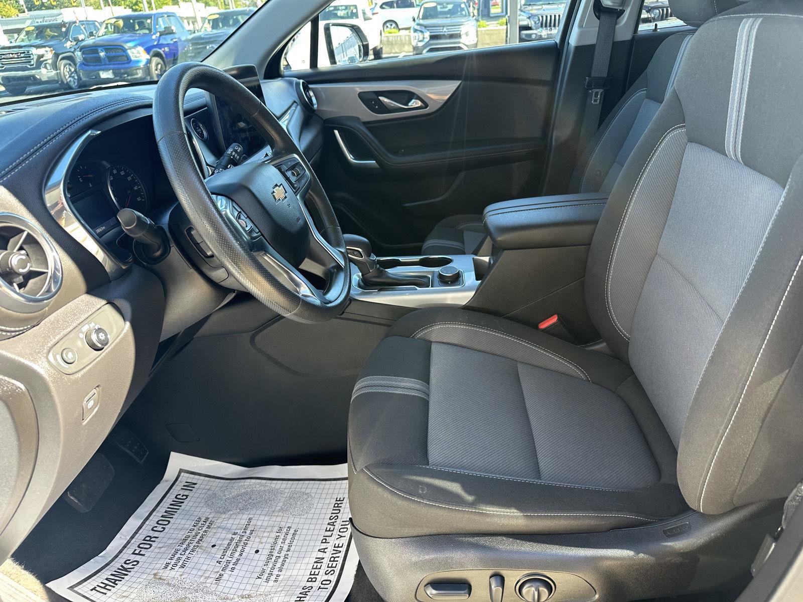 Used 2025 Chevrolet Blazer LT FWD image 21
