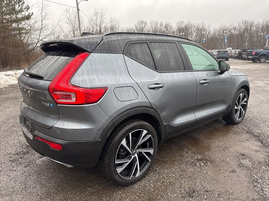 Used 2019 Volvo XC40 T5 R-Design image 9