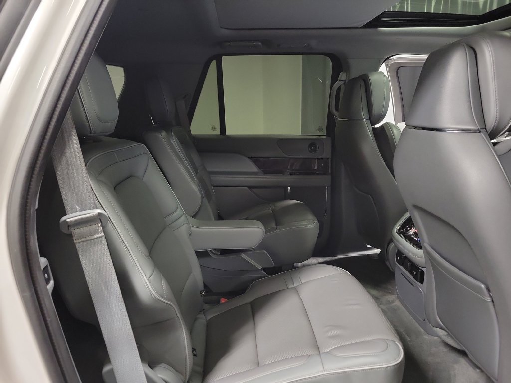 Used 2019 Lincoln Navigator Reserve AWD/4WD image 34
