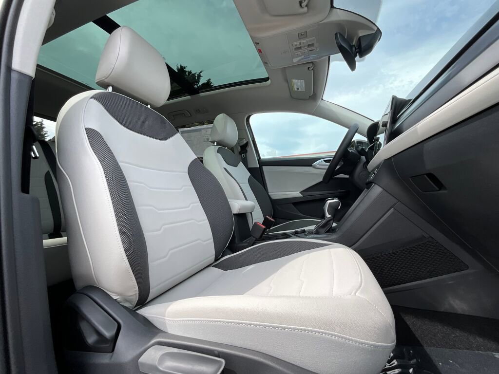 New 2025 Volkswagen Taos SE image 11