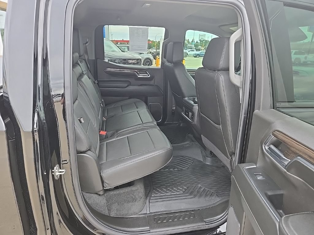 Used 2024 Chevrolet Silverado 1500 LT Trail Boss w/ Convenience Package II AWD/4WD image 12