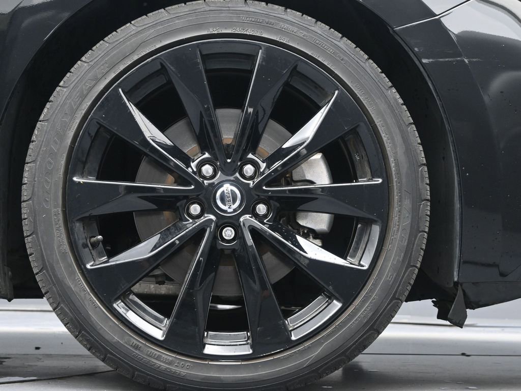 Used 2021 Nissan Maxima SR w/ Sport Mat Group FWD image 9