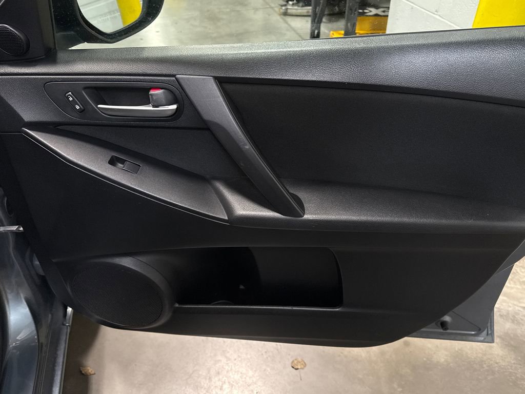 Used 2013 MAZDA MAZDA3 i Touring image 16