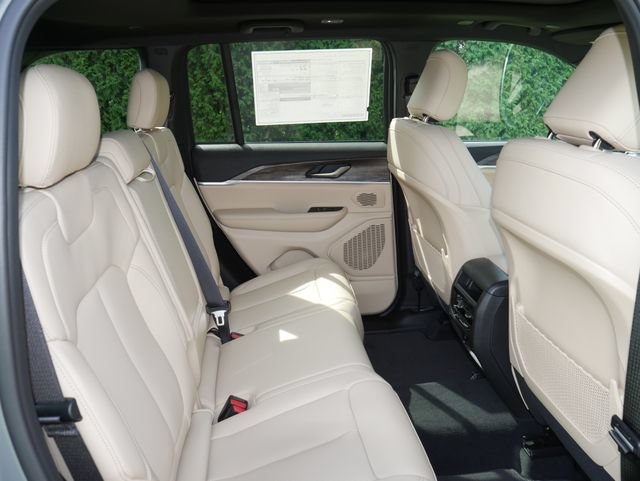 New 2027 Jeep Grand Cherokee Limited AWD/4WD image 26