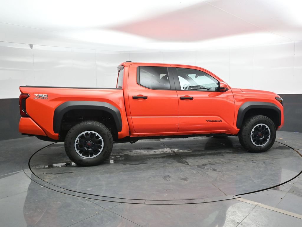 Used 2024 Toyota Tacoma TRD Off-Road AWD/4WD image 4