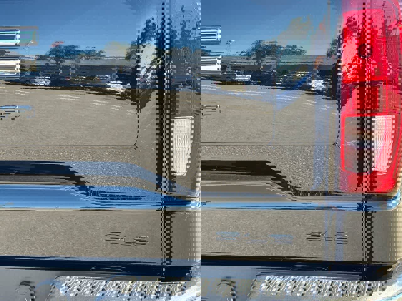 New 2026 GMC Sierra 1500 SLE w/ LPO, Black Badging Package image 33