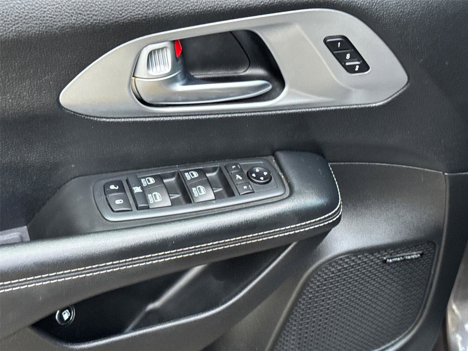 Used 2020 Chrysler Pacifica Limited w/ Advanced Safetytec Group image 30