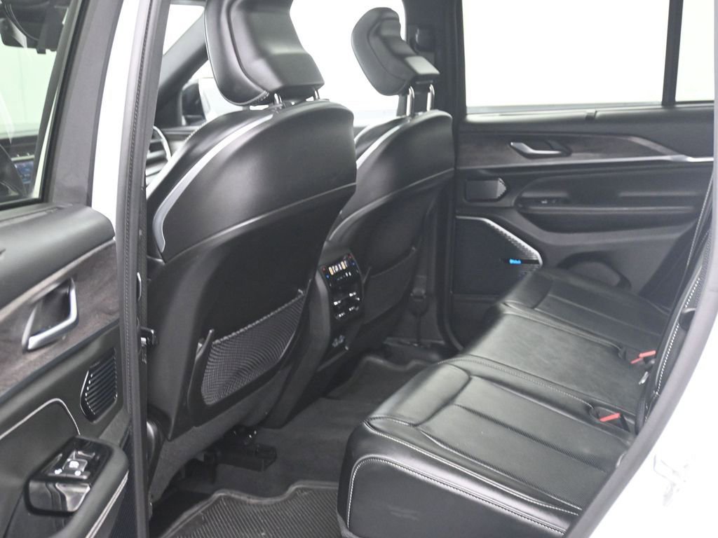 Used 2022 Jeep Grand Cherokee Overland w/ Adv Protech Group III image 13