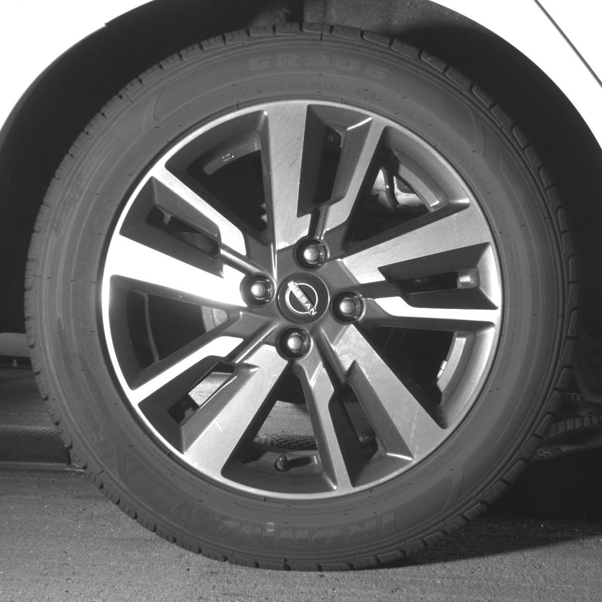 Used 2025 Nissan Versa SV FWD image 15