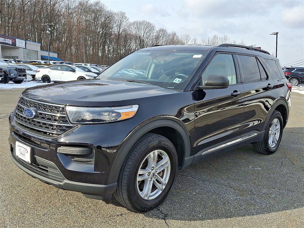 Used 2023 Ford Explorer XLT image 3