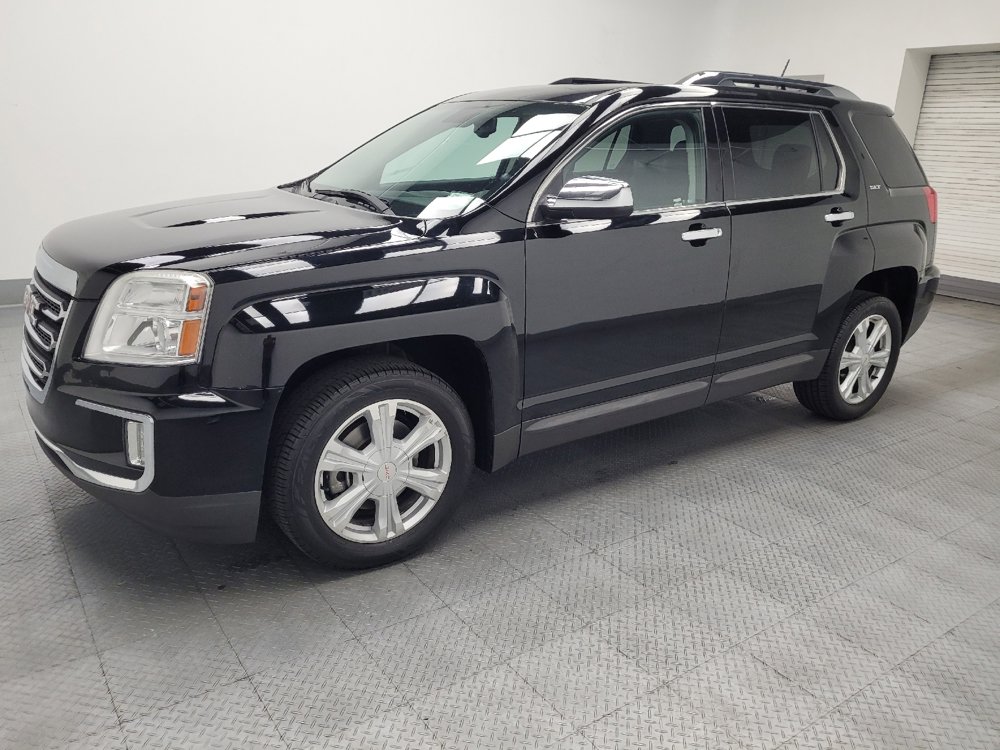 Used 2017 GMC Terrain SLT w/ Driver Alert Package I FWD image 2