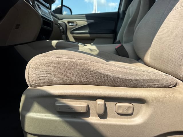 Used 2017 Honda Pilot EX image 16