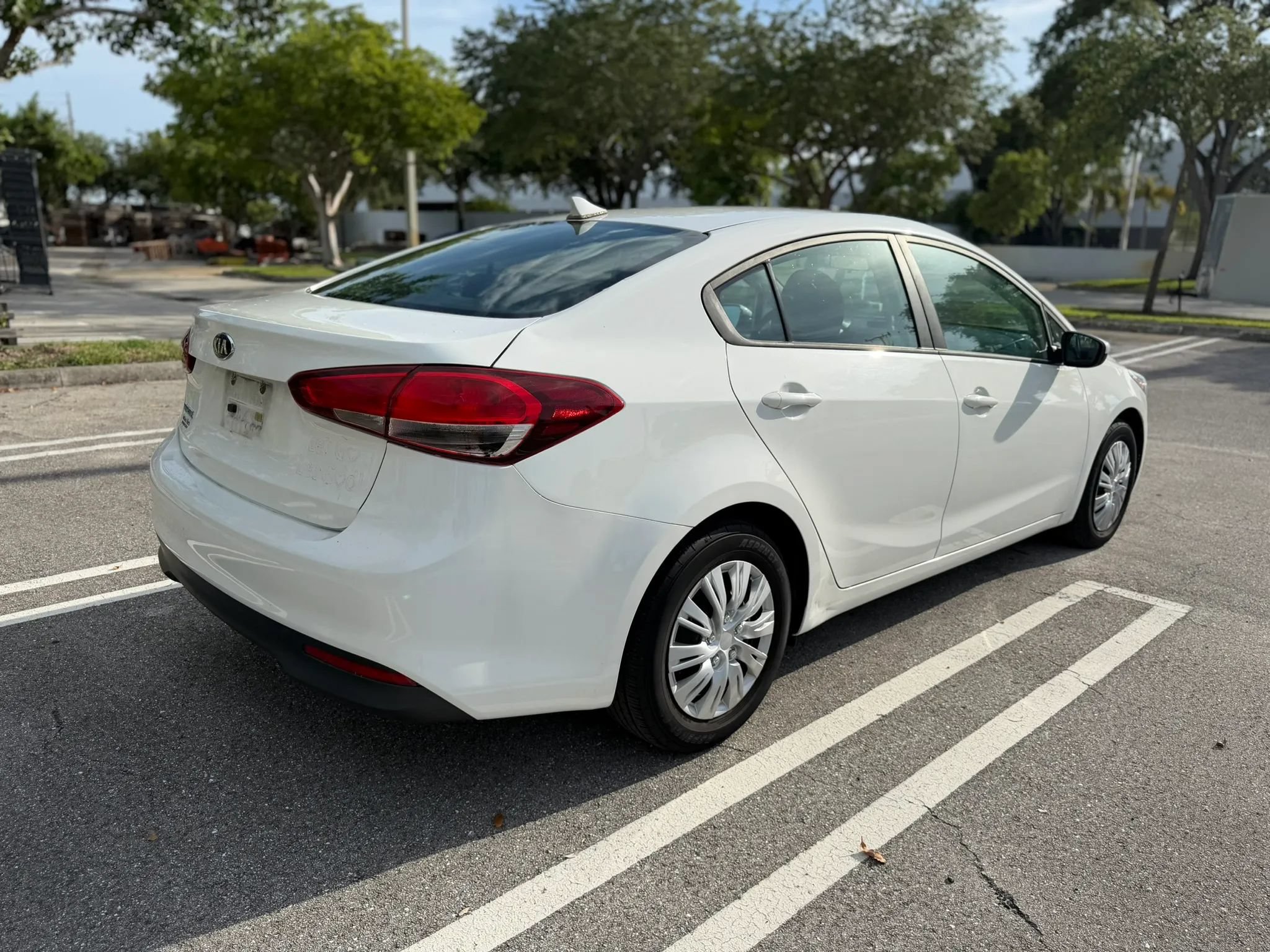 Used 2017 Kia Forte LX FWD image 7