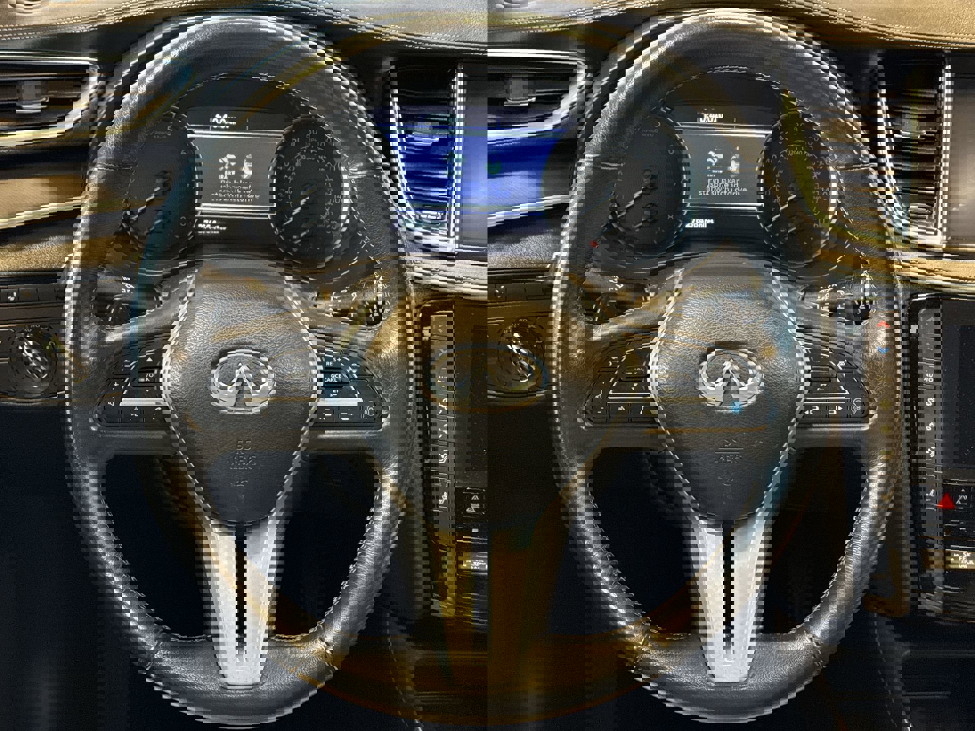 Certified 2025 INFINITI QX55 Luxe w/ Cargo Package image 14