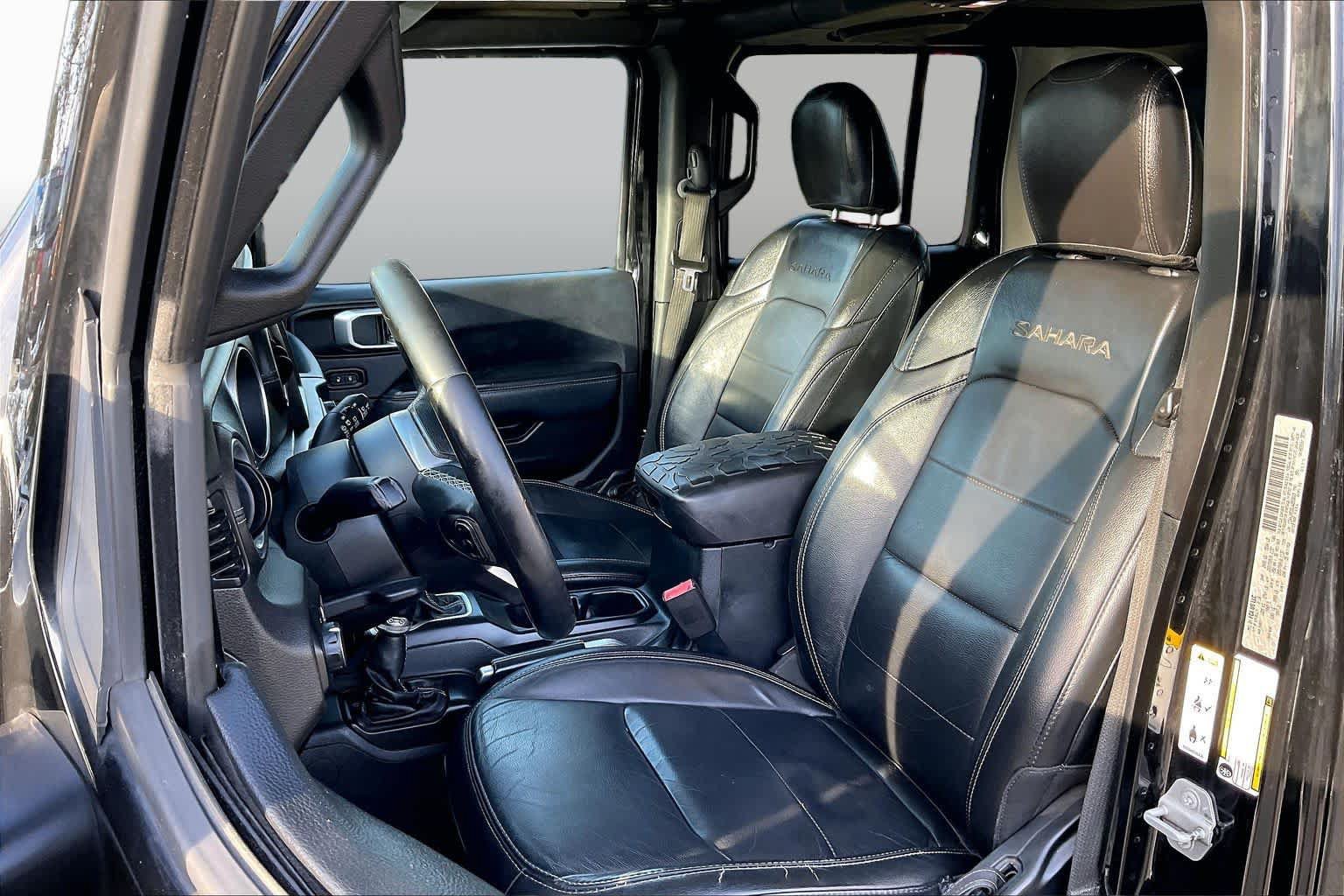 Used 2018 Jeep Wrangler Unlimited Sahara AWD/4WD image 7