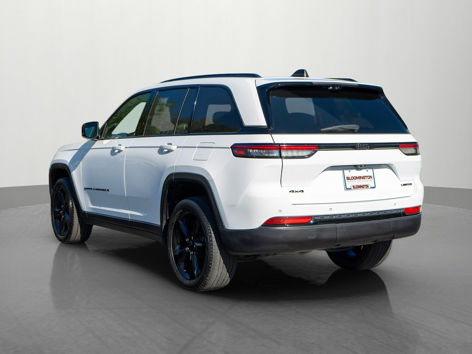 Used 2023 Jeep Grand Cherokee Limited w/ Luxury Tech Group II AWD/4WD image 5