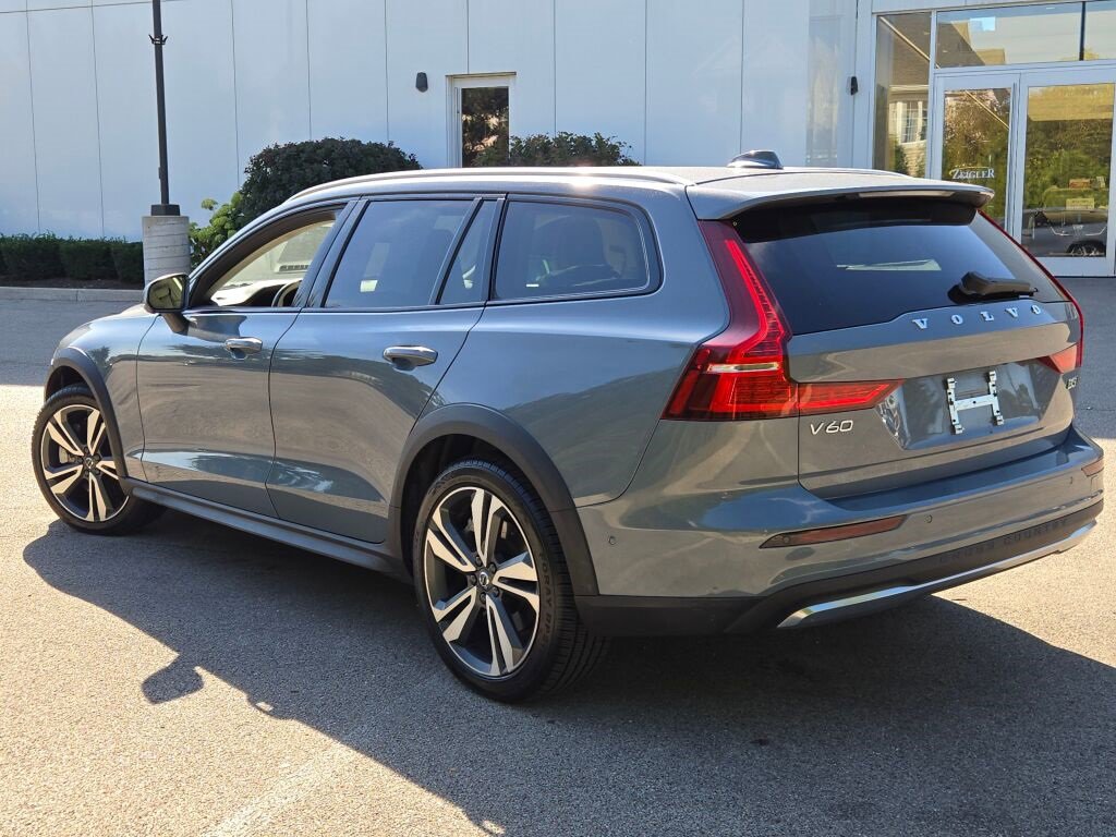 Used 2024 Volvo V60 B5 Cross Country Plus image 15