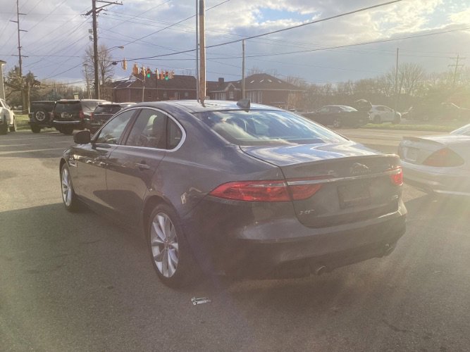Used 2018 Jaguar XF Premium image 5