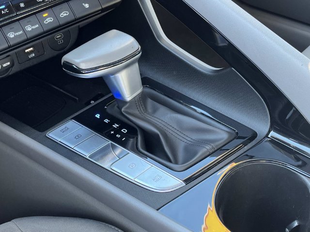 Certified 2025 Hyundai Elantra SEL FWD image 33