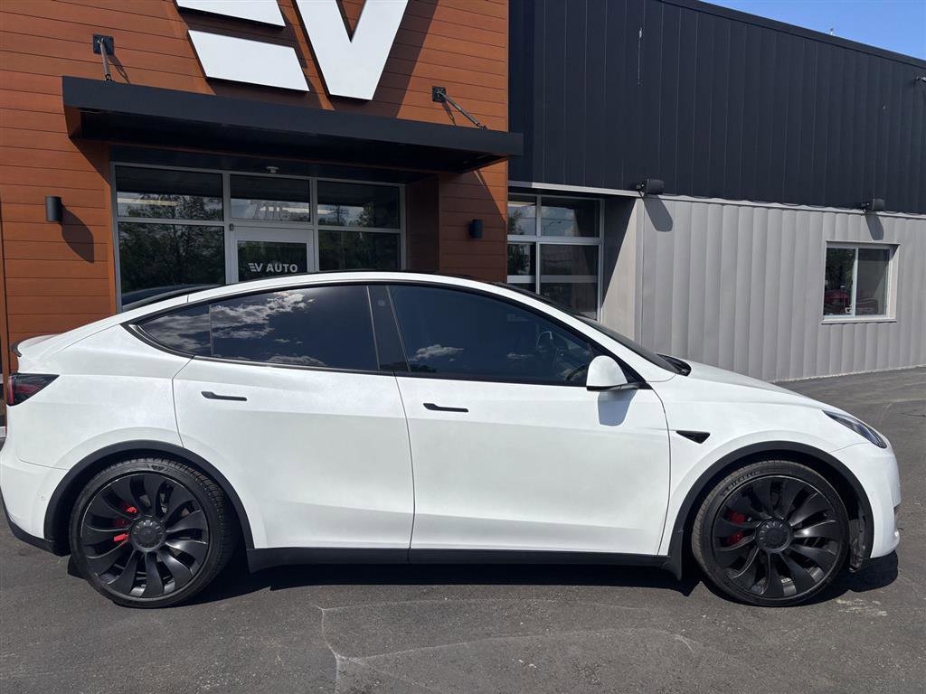 Used 2022 Tesla Model Y Performance AWD/4WD image 2
