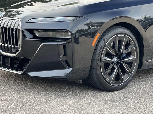 Used 2023 BMW i7 xDrive60 AWD/4WD image 13