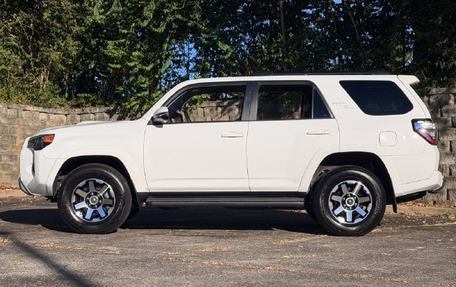 Used 2024 Toyota 4Runner TRD Off-Road Premium AWD/4WD image 11