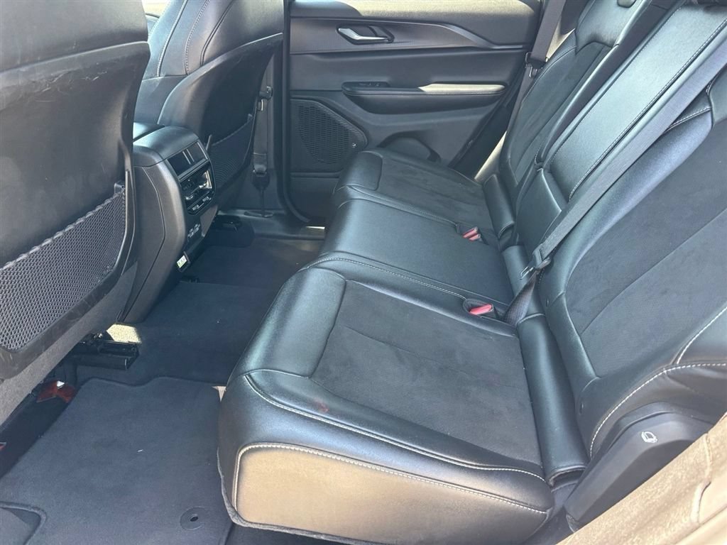 Used 2024 Jeep Grand Cherokee Altitude RWD image 13