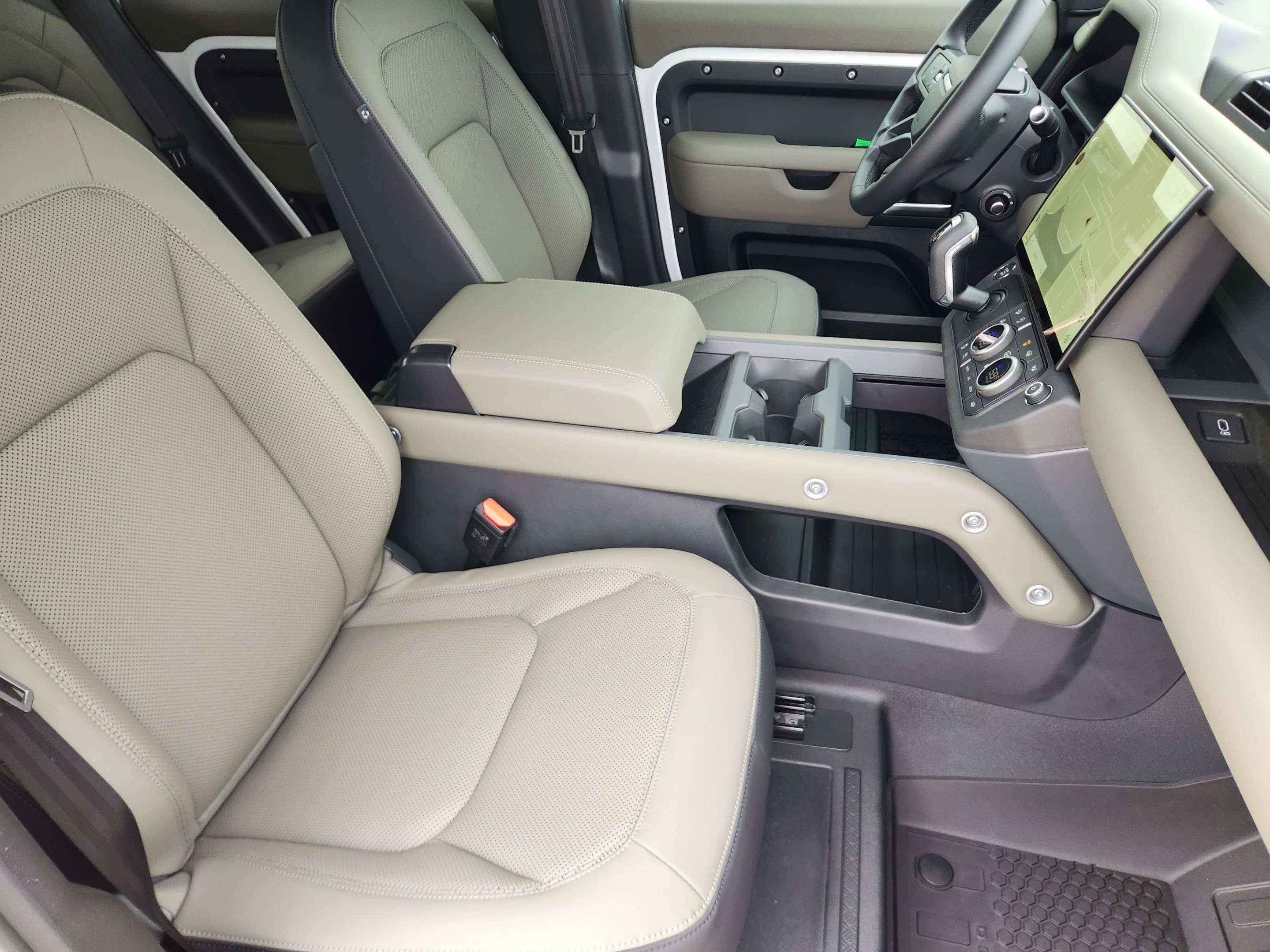 New 2026 Land Rover Defender 110 S AWD/4WD image 9