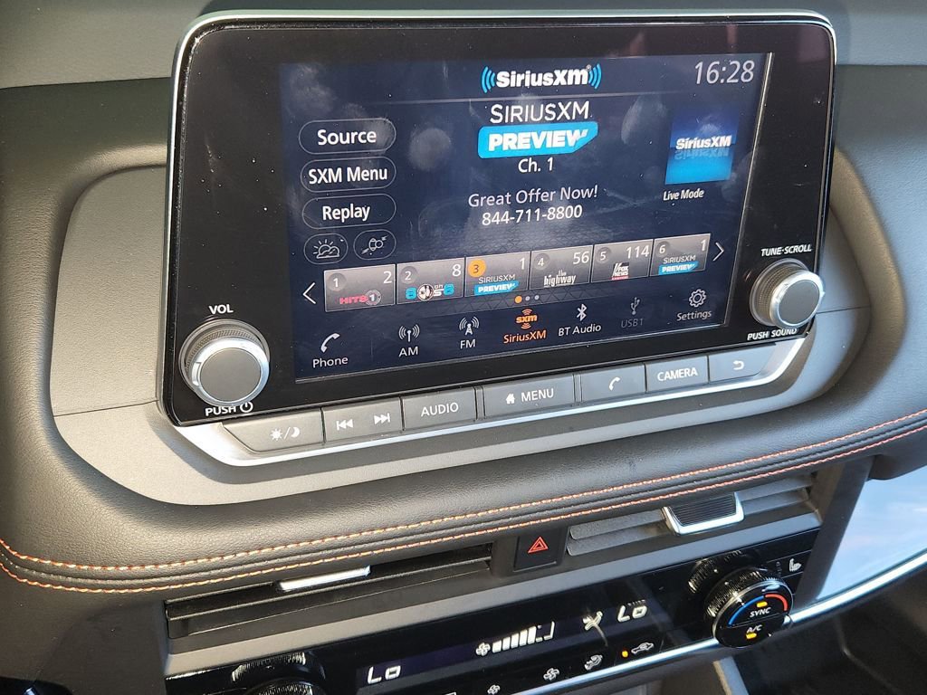 Certified 2025 Nissan Rogue SV image 33