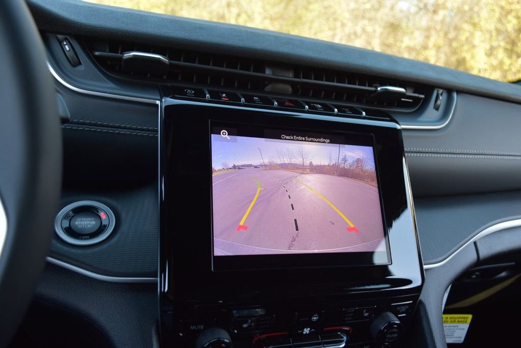 New 2025 Jeep Grand Cherokee Laredo X w/ Luxury Tech Group I image 22