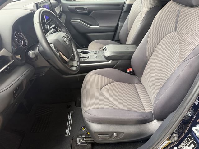 Certified 2025 Toyota Highlander LE FWD image 14