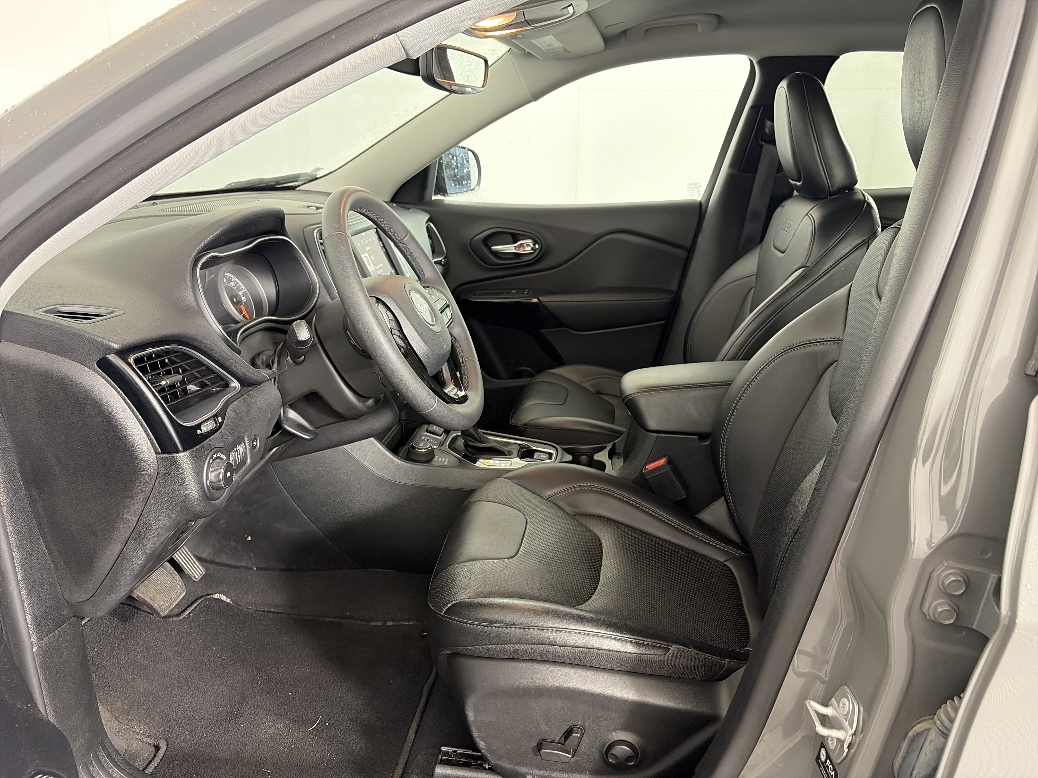 Used 2023 Jeep Cherokee Altitude Lux AWD/4WD image 6