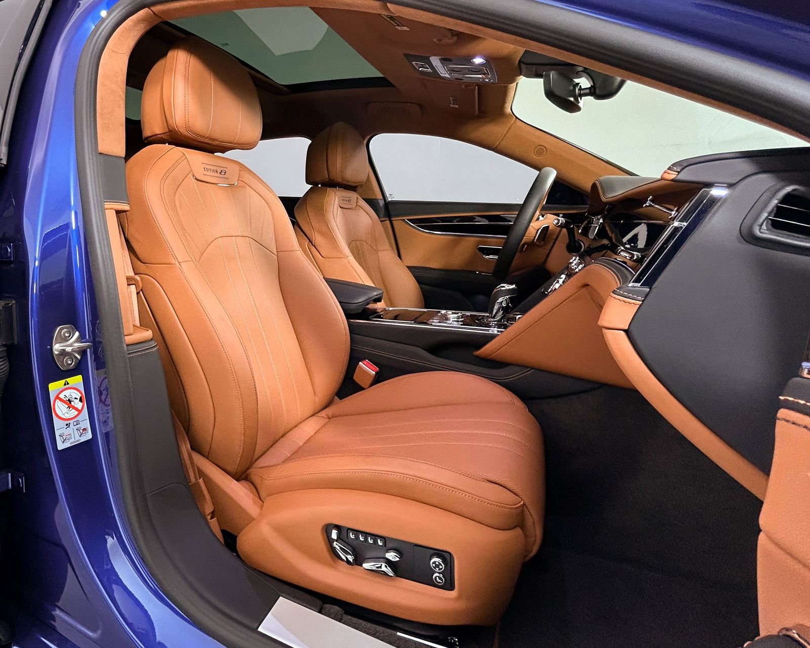 Used 2024 Bentley Flying Spur V8 image 28