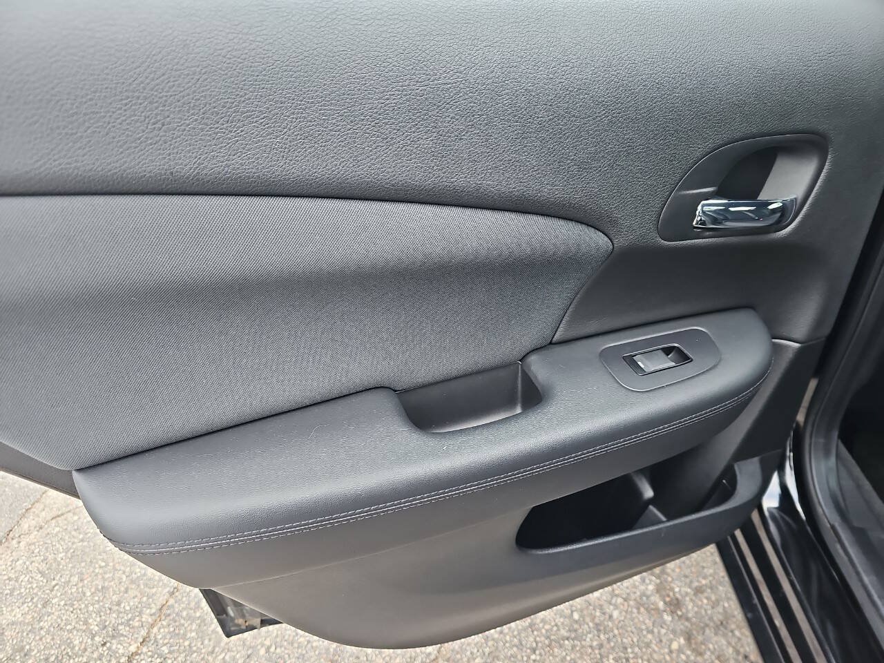 Used 2012 Chrysler 200 Touring FWD image 9