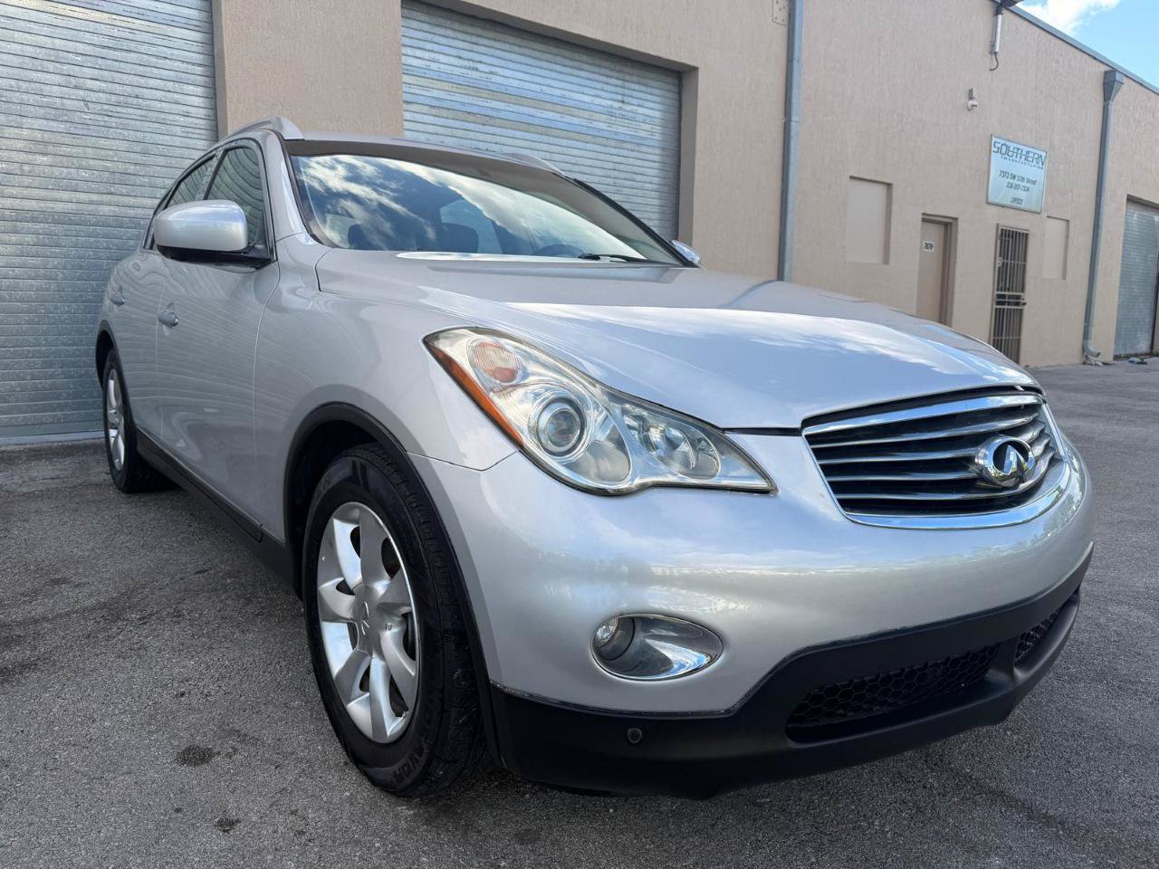 Used 2010 INFINITI EX35 Journey RWD image 3