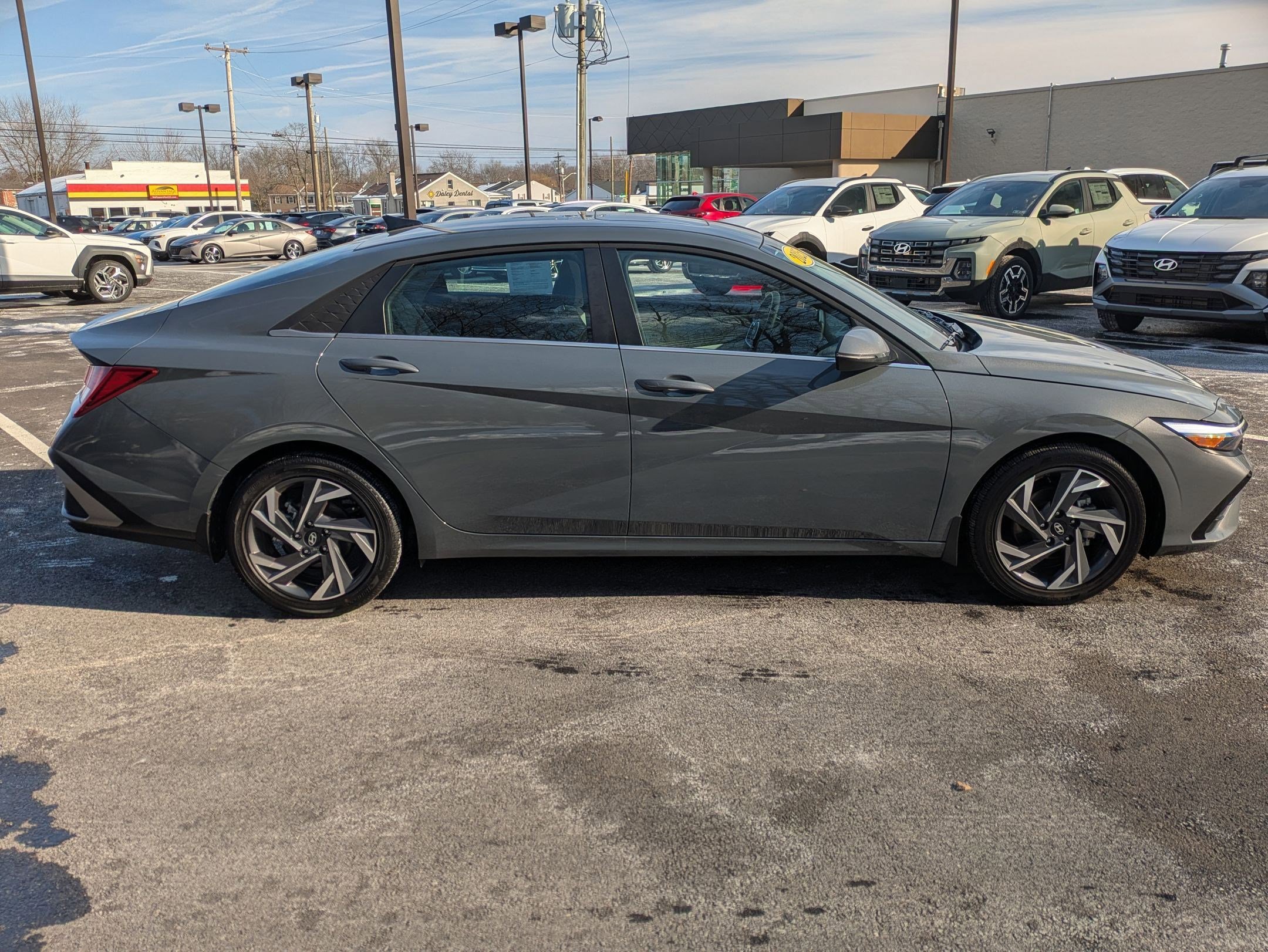 Certified 2025 Hyundai Elantra Limited image 4