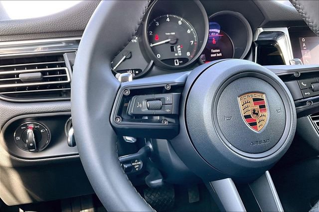 Used 2026 Porsche Macan AWD/4WD image 11