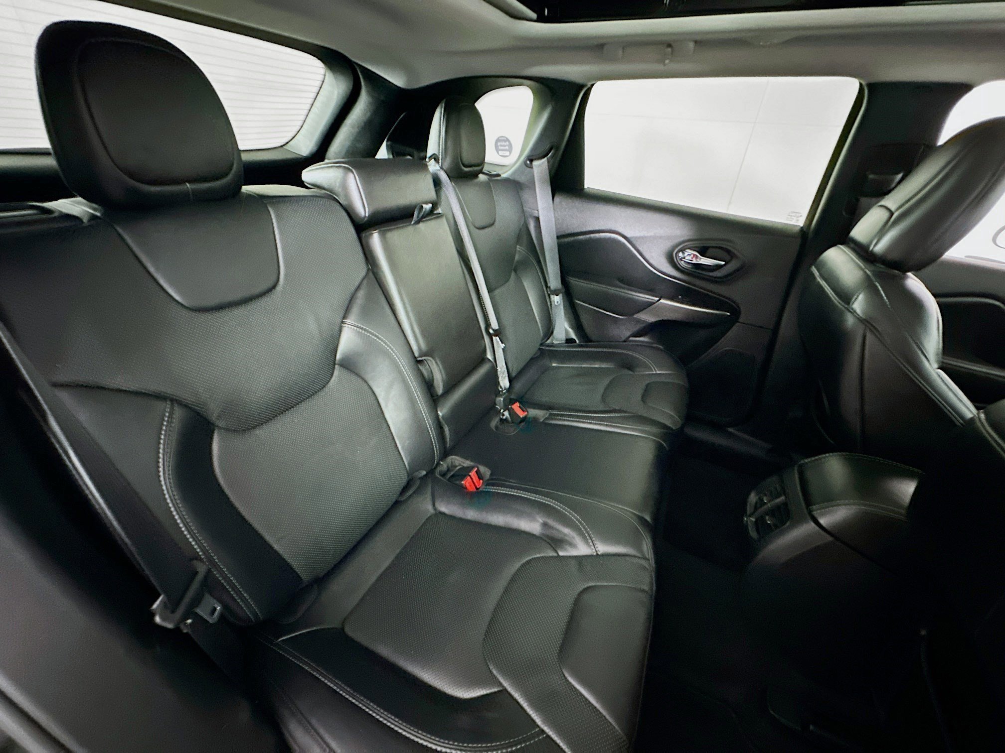 Used 2020 Jeep Cherokee Limited image 27