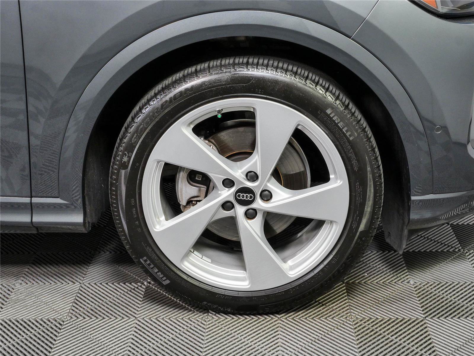Used 2025 Audi Q5 Prestige AWD/4WD image 40