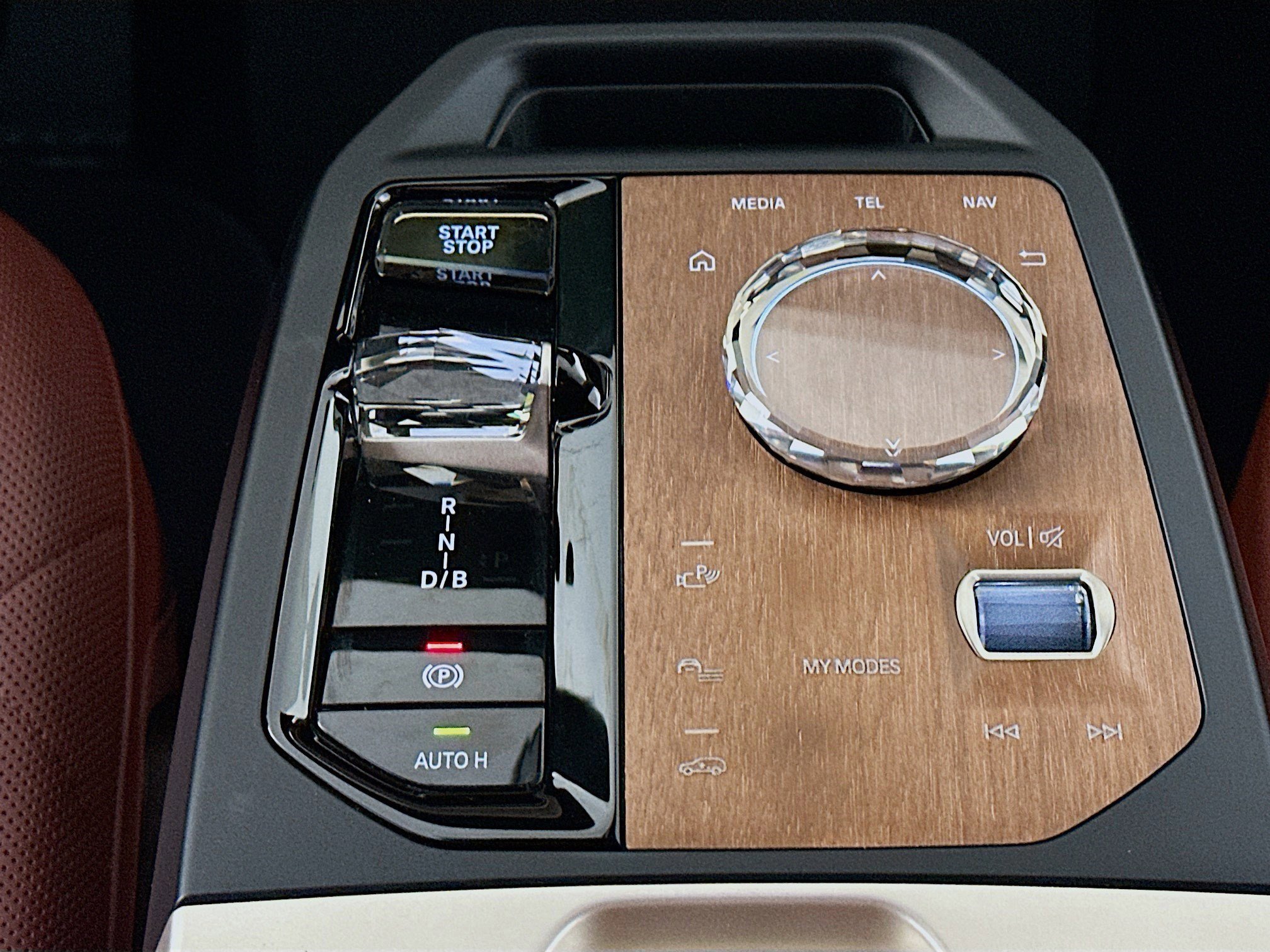 Used 2023 BMW iX xDrive50 w/ Ultimate Package 2 image 13