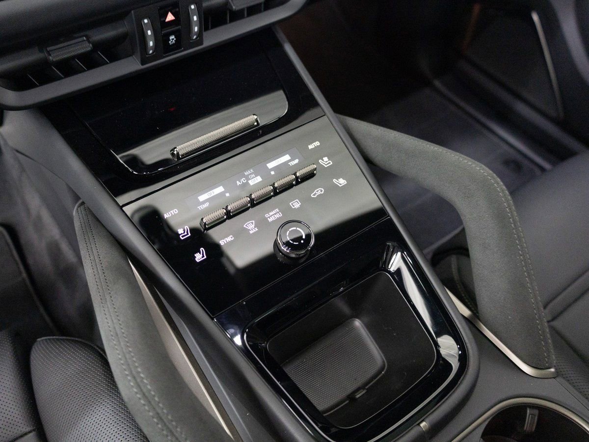 New 2025 Porsche Cayenne Turbo image 16